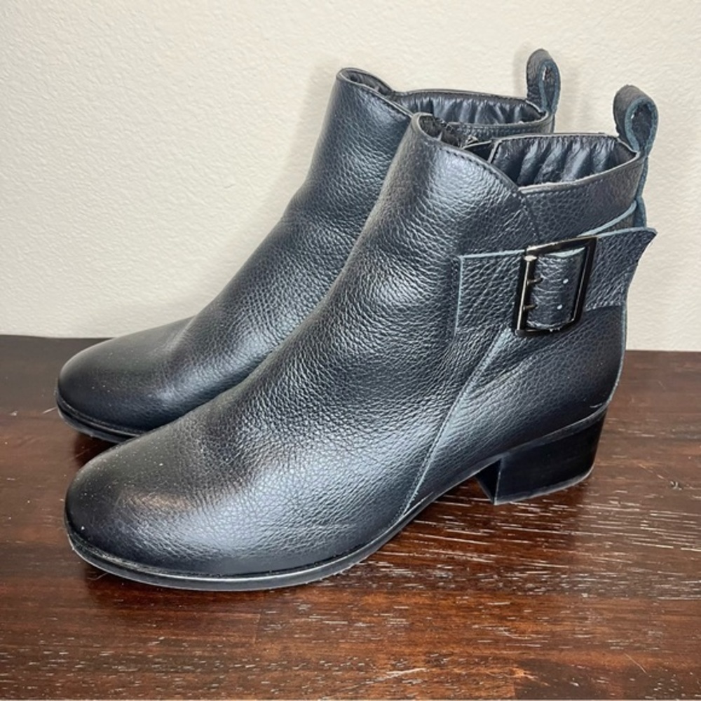 Clarks Black Pebble Leather Booties‎ Size 8.5